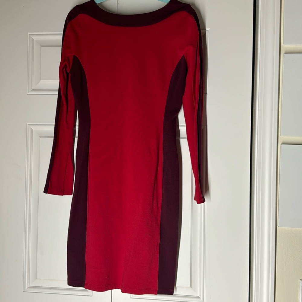 Beautiful long sleeve fitted sleek dress with half way back zipper 🧡